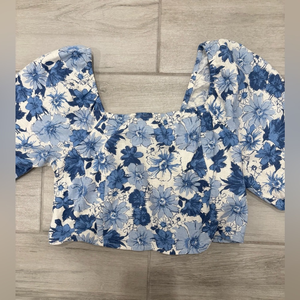 Lucky‎ Brand Blue and White Floral linen Blouse size Small
